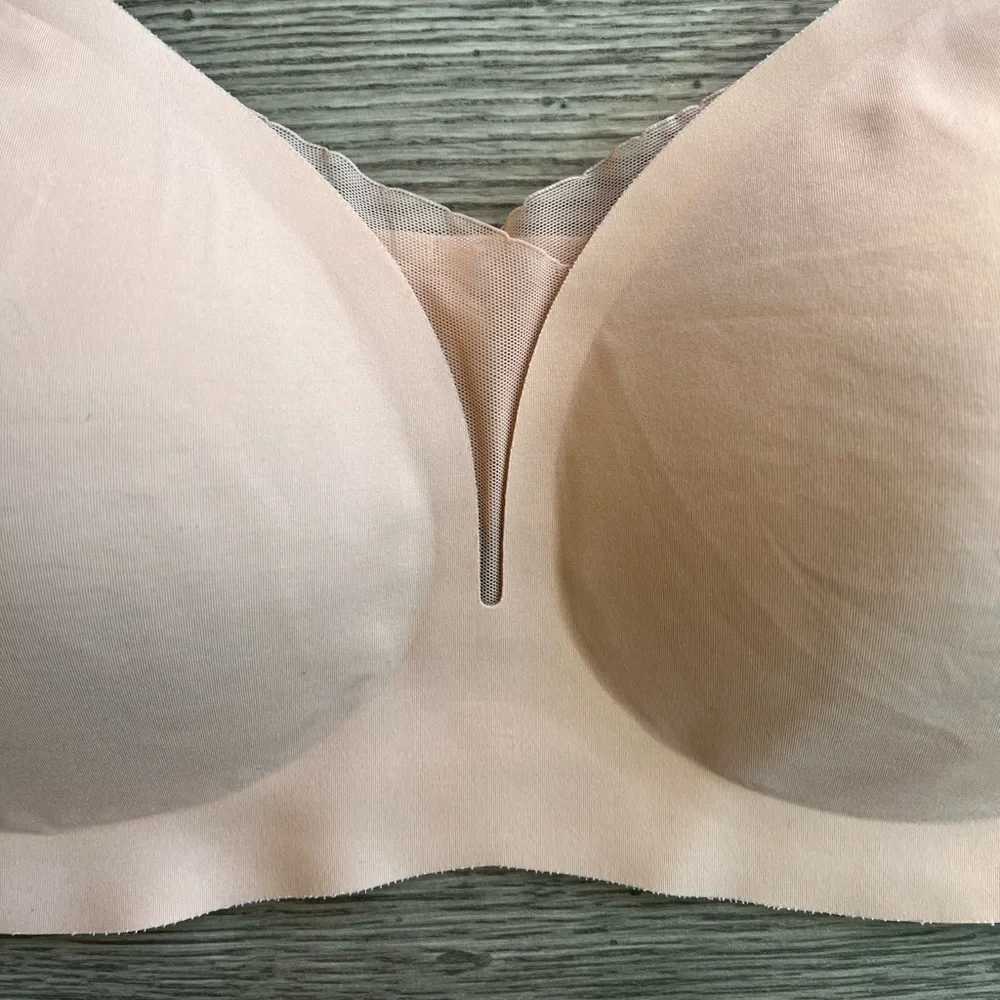 Momcozy Women’s Breastfeeding Nursing Bra Lightweight Stretchy Nude Beige Medium